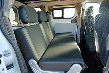 前/後向き可能３点ベルト付　優れもの変身ダイネットシート ※OPTIONで運転席＆助手席を回転出来る部品も用意しています